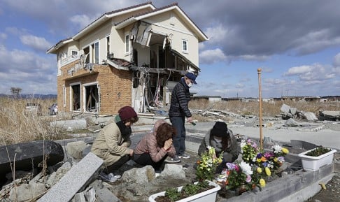 Mourners commemorate the third anniversary of the earthquake and tsunami that hit Japan on March 11, 2011. Photo: EPA