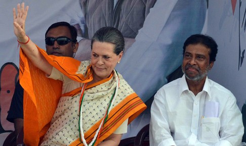 Indian Congress party leader Sonia Gandhi gestures during an election campaign in Andhra Pradesh. Photo: Xinhua