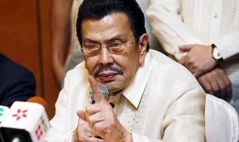 Manila Mayor Joseph Estrada speaks at a news conference in Hong Kong. Photo: AP