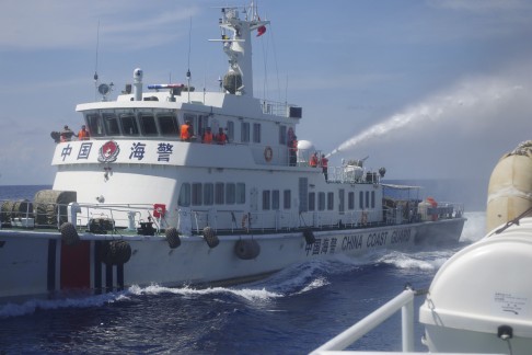 A Chinese ship uses water cannon on a Vietnamese Sea Guard ship on the South China Sea near the Paracels islands. Photo: Reuters