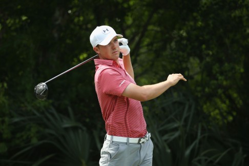 Jordan Spieth watches his poor tee shot on the fifth hole during the final round. Photo: AFP