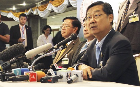 Thai Senate Speaker Surachai Liangboonlertchai (right) speaks during a news conference in Bangkok on Tuesday. Photo: AP