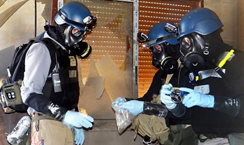 Members of the UN investigation team take samples from the ground in the Damascus countryside of Zamalka, Syria. Photo: AP