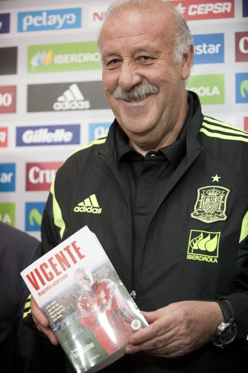 Spain coach Vicente del Bosque plugs a copy of his biography. Photo: AFP