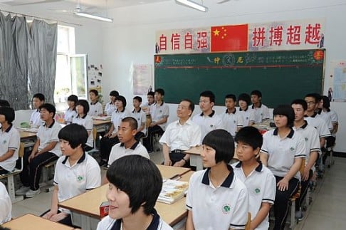 Wen seemingly enjoys a Chinese language class. Photo: Photo: Liudaohe Middle School