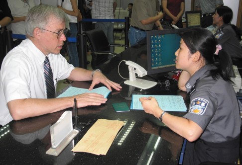 An American applies for permanent residence status in China at the Chongqing Public Security Bureau. Photo: Xinhua