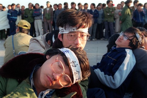 Students go on hunger strike as several hundred students camp out at Tiananmen Square on May 14, 1989. Photo: AFP