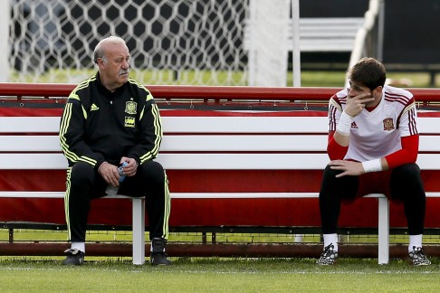 Iker Casillas and Vicente del Bosque contemplate their lot. Photo: Reuters