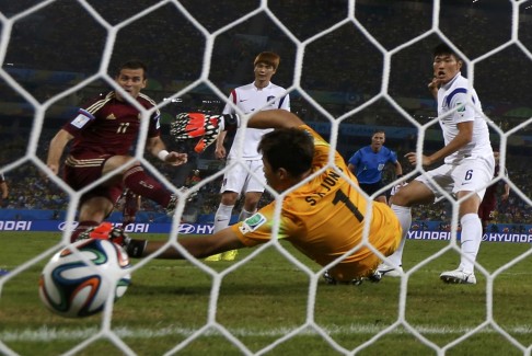 Alexander Kerzhakov equalises for Russia. Photo: Reuters