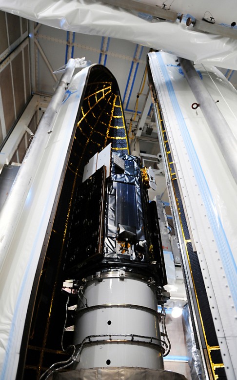 NASA's Orbiting Carbon Observatory (OCO)-2 is encapsulated into the Delta 2 payload fairing at Vandenberg Air Force Base in California. Photo: NASA