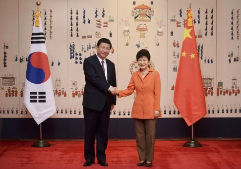 China's President Xi Jinping (left) shakes hands with his South Korean counterpart Park Geun-hye prior to attending a summit meeting at the Blue House in Seoul. Photo: Reuters