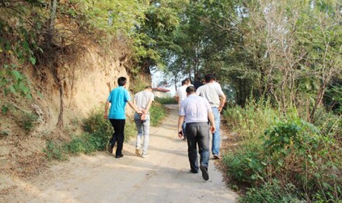 Members of the alleged smuggling gang are led away by Sanmenxia police, in Henan province. Photo: Sina Weibo