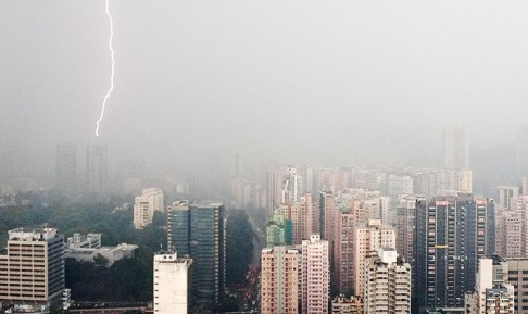 The Observatory reported 6,207 lighting strikes between 2pm and 5pm yesterday. Photo: Hoho Lam/Facebook