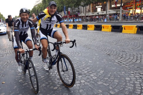 Ji Cheng with team leader Marcel Kittel after crossing the finish line. Photo: EPA 
