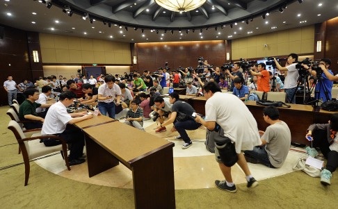 A press conference on a factory blast is held in Kunshan City, Jiangsu province. Photo: Xinhua