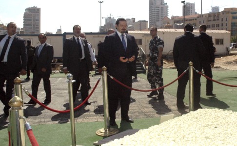 Former Lebanese prime minister Saad al-Hariri prays at the grave of his father, assassinated former Lebanese Prime Minister Rafik al-Hariri, in Beirut. Photo: Reuters