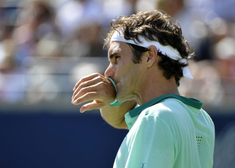 Roger Federer  wipes sweat from his face during the final. Photo: EPA
