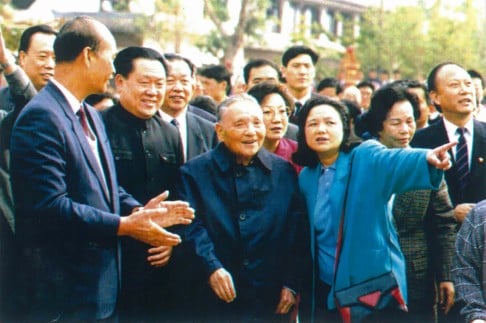 Deng Xiaoping (centre) is flanked by his daughter Deng Nan (right) in Shenzhen during his 1992 southern tour. Photo: AP