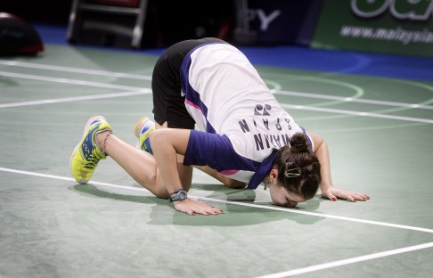 Spain's Carolina Marin kisses the court after pulling off one of the biggest upsets ever at the world championships in Coperhagen. Photo: EPA