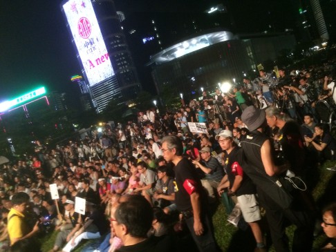 Crowds of protesters at Tamar Park. Photo: Ernest Kao
