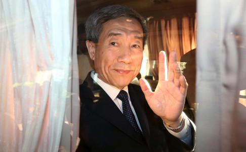 Li Fei, Basic Law Committee chairman, waves as he leaves Hong Kong, after a visit that dashed the hopes of pan-democrats. Photo: Sam Tsang