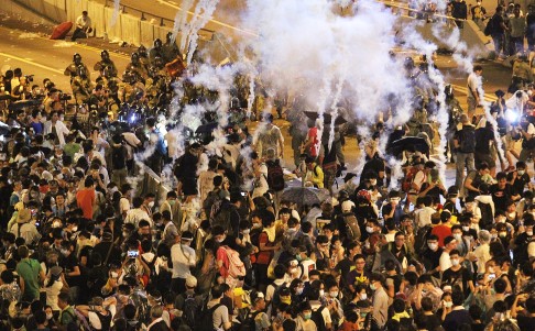 Protesters at Connaught Road Central on September 28, 2014. Photo: Dickson Lee