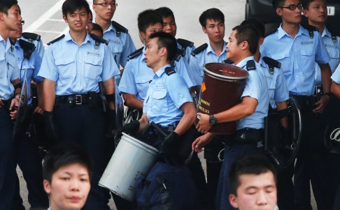 Police bring in supplies to the government complex. Photo: K.Y. Cheng