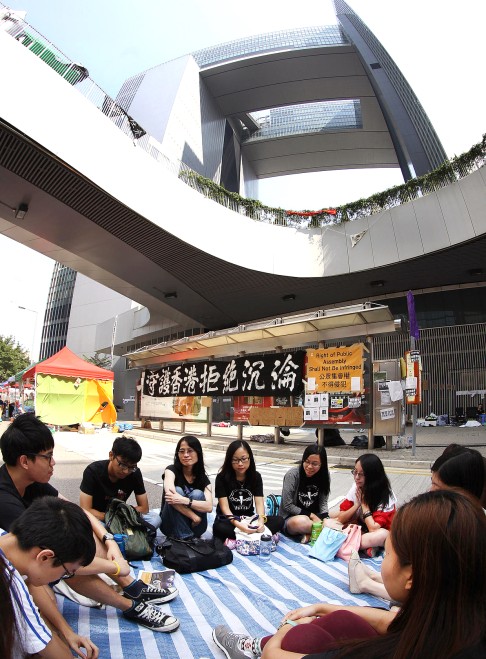 Protesters gather on Connaught Road Central.  Photo: Dickson Lee