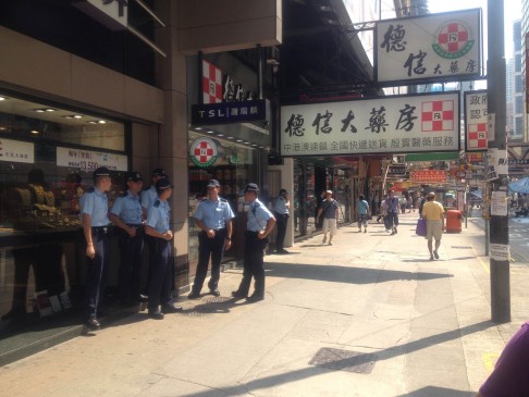 Police in Causeway Bay on Thursday morning. Photo: Alan Yu