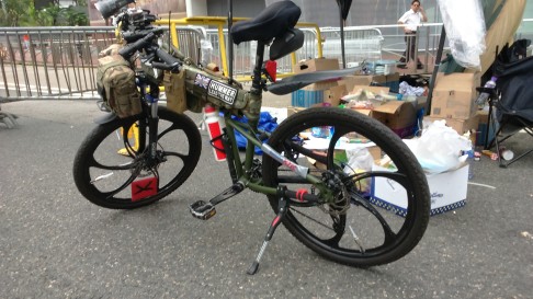 Occupy volunteer Ewin Cheng's bike matches with its owner's outfit. Photo: Elizabeth Cheung