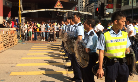 Police form a cordon on Argyle Street, facing off with protesters who have formed new barricades. Photo: Danny Lee