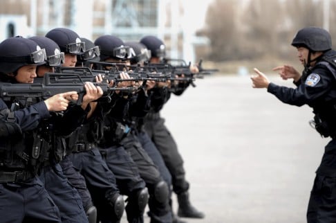 Policemen from the SWAT team practice during a drill in Urumqi, Xinjiang region. Photo: Reuters