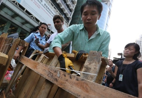 Protesters were powerless to stop some barriers being removed. Photo: Felix Wong