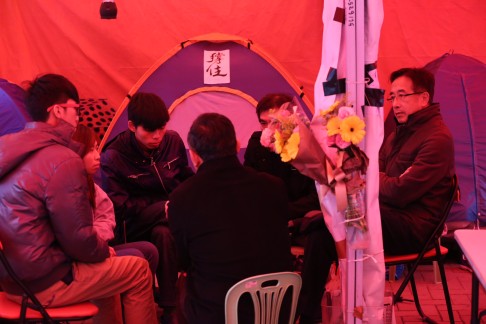 Pro-Beijing lawmakers speak to students on hunger strike in Admiralty on Friday. Photo: Nora Tam