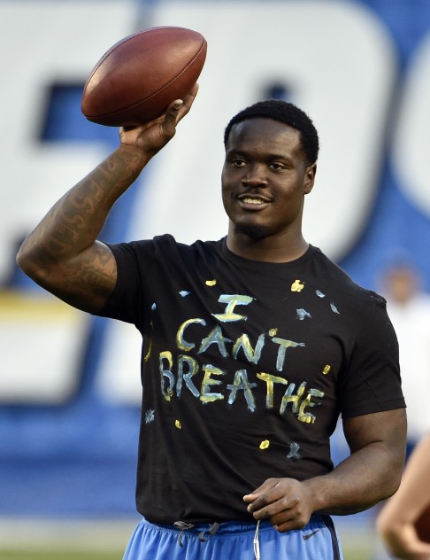 San Diego Chargers outside linebacker Melvin Ingram wears a shirt with the words, "I Can't Breathe," while warming up before playing the New England Patriots. Photo: AP