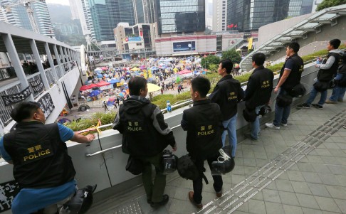 Police survey the site from a bridge in Admiralty. Photo: Felix Wong