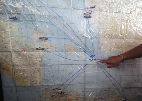 A member of Indonesian search and rescue team shows the possible location of AirAsia flight QZ8501 at Juanda International Airport in Surabaya. Photo: Xinhua