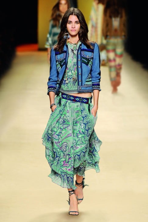 Flares, patchwork and denim skirts: back to the '70s in women's fashion ...