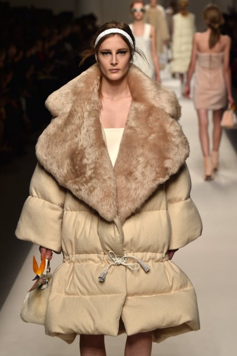 A model shows an oversize coat. Photo: AFP