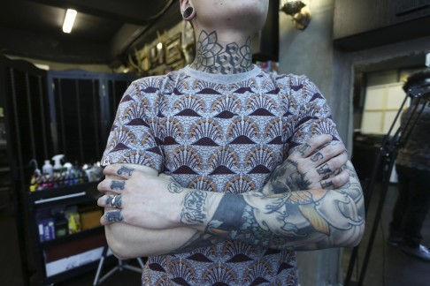 Tattooist Zac Wong's impressive neck, arm and finger art.