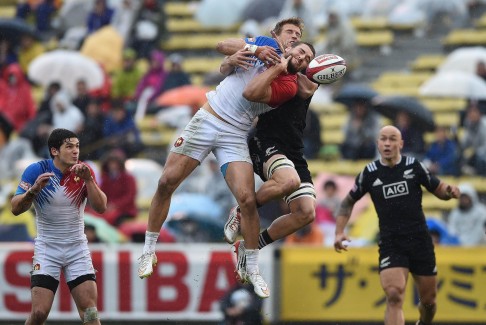 France's Sacha Valleau and New Zealand's Scott Curry contest an aerial battle in their Plate final clash in Tokyo.