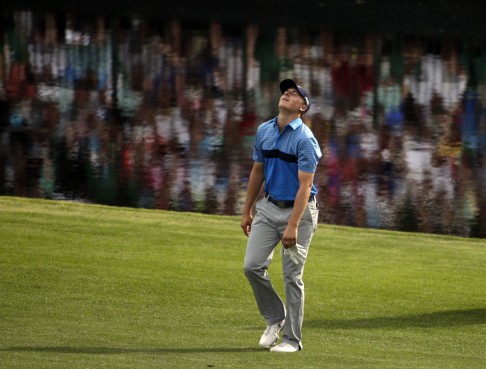 Jordan Spieth reacts to a rare poor shot on 15. Photo: AP