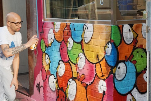 Ceet Fouad gets cracking on the walls outside Jack's Fried Chicken in Kennedy Town. Photos: Antony Dickson