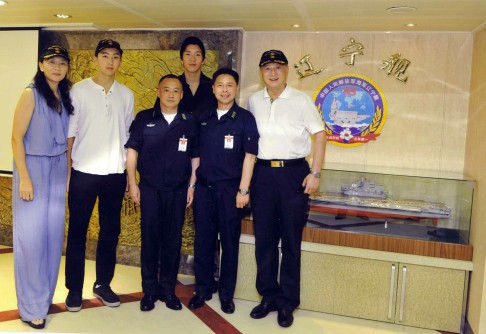 Xu Zengping and his family on the Liaoning with Captain Zhang Zheng (third from left) and political commissar Mei Wen (second from right) on August 10, 2013. Photo: SCMP