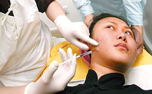 For many Chinese tourists, plastic surgery agents are equal parts regular tour agents and plastic surgery consultants and bookers.