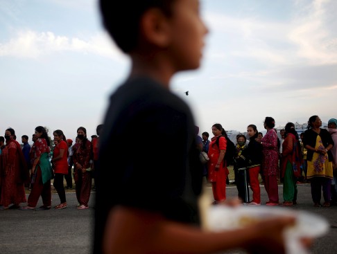 People line up to receive food, distributed by charity group Khalsa Aid to the survivors of the earthquakes, in Kathmandu. Photo: Reuters