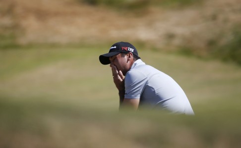 Jason Day struggles after missing a putt on the ninth hole. Photo: AP