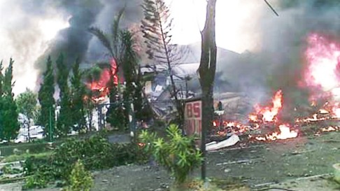 indon-plane-crash02-net.jpg
