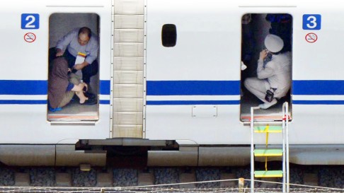 shinkansen-smoke-c.jpg