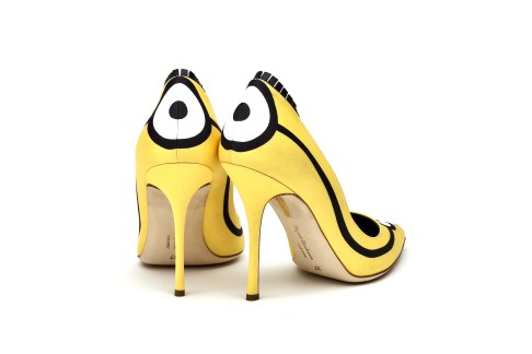 Sandra Bullock rocks a sweet pair of 'Minions' heels for a good cause